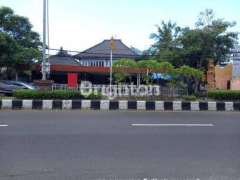 Ruko di by pass Jimbaran sangat strategis LT 500 LB 450 2 lantai Turun dari 12M