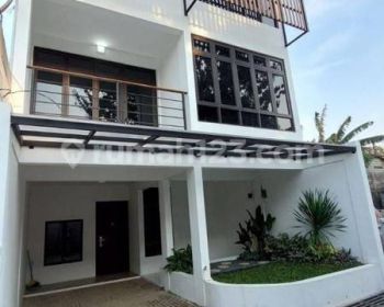 RUMAH Modern 3 Lantai ada rooftop di Jatibening