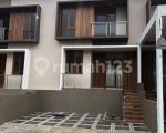 thumbnail-rumah-2-lantai-cantik-dan-siap-huni-di-awiligar-bandung-0