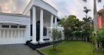 thumbnail-classic-white-house-in-quite-area-of-pondok-indah-0