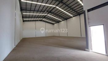 Di  Gudang Di Komp Pergudangan Dan Industri