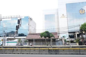 Dijual Rumah Lama hitung Tanah Saja. di Jl.gunung Sahari Raya