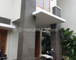 thumbnail-for-rent-house-beautiful-disewakan-rumah-cantik-bangunan-2-lantai-lokasi-harga-1