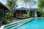 thumbnail-villa-di-tibubeneng-badung-2