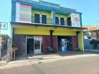 Dijual ruko beserta isinya letak strategis
