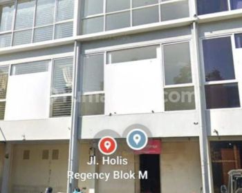 Ruko 3 Lantai Bagus Terawat Siap Pakai di Holis Regency