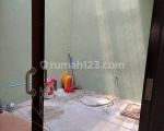 thumbnail-for-rent-rumah-2-lantai-posisi-hook-dalam-komplek-elit-condet-jaktim-9