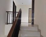 thumbnail-for-rent-rumah-2-lantai-posisi-hook-dalam-komplek-elit-condet-jaktim-11