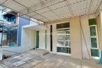 thumbnail-sewa-rumah-pakuwon-city-east-coast-park-2-lantai-full-furnished-11