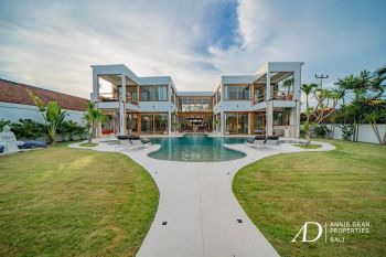 LEASEHOLD MASTERPIECE LUXURY WABI-SABI VILLA IN BERAWA - CANGGU